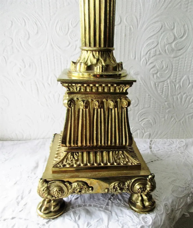 Antique English Victorian Brass Banqueting Oil Lamp