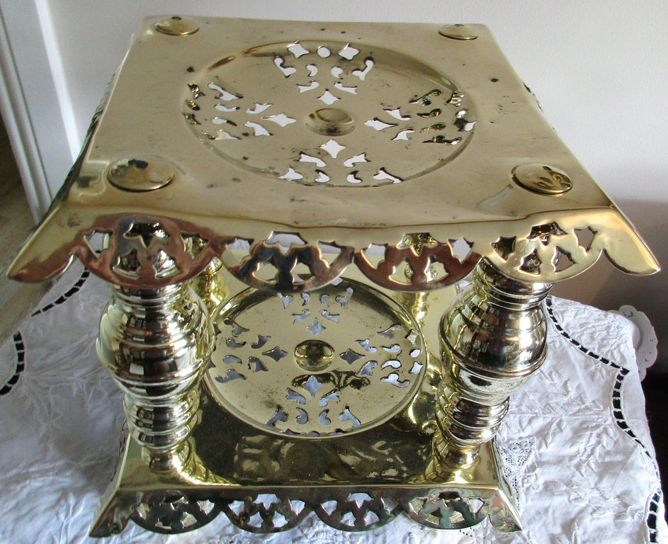 Brass Two Tier Trivet 1g