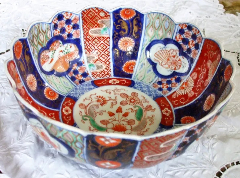 Antique Japanese Meiji Period Imari Scallop Edged Porcelain Bowl