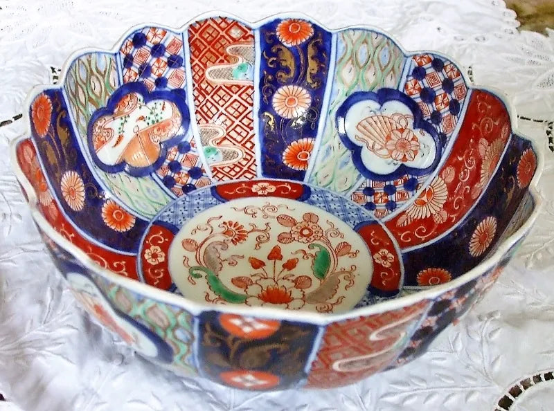 Antique Japanese Meiji Period Imari Scallop Edged Porcelain Bowl
