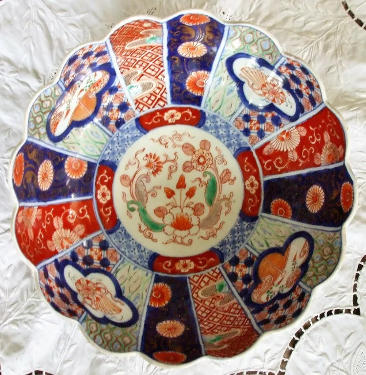 Antique Japanese Meiji Period Imari Scallop Edged Porcelain Bowl