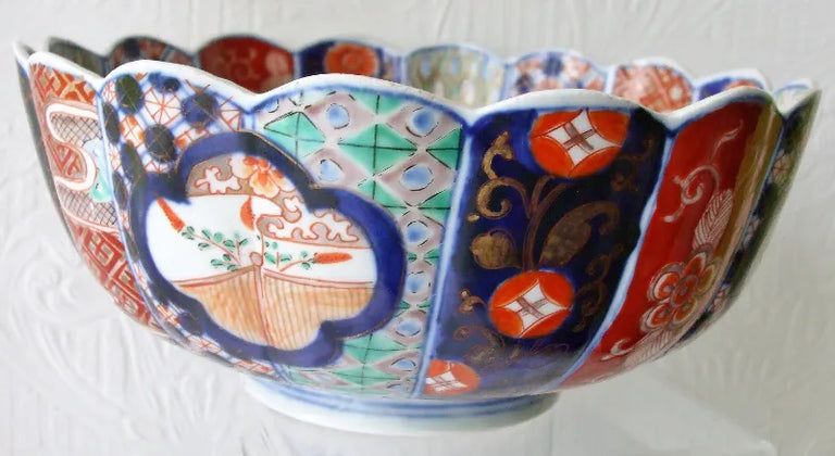 Antique Japanese Meiji Period Imari Scallop Edged Porcelain Bowl