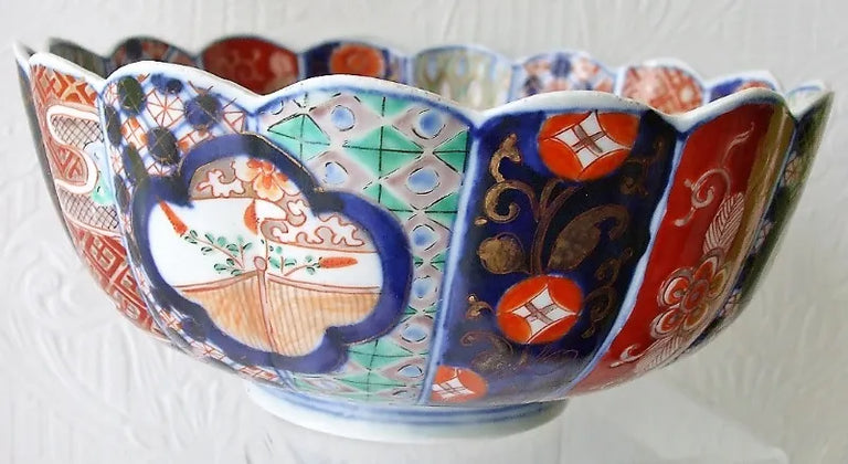 Antique Japanese Meiji Period Imari Scallop Edged Porcelain Bowl