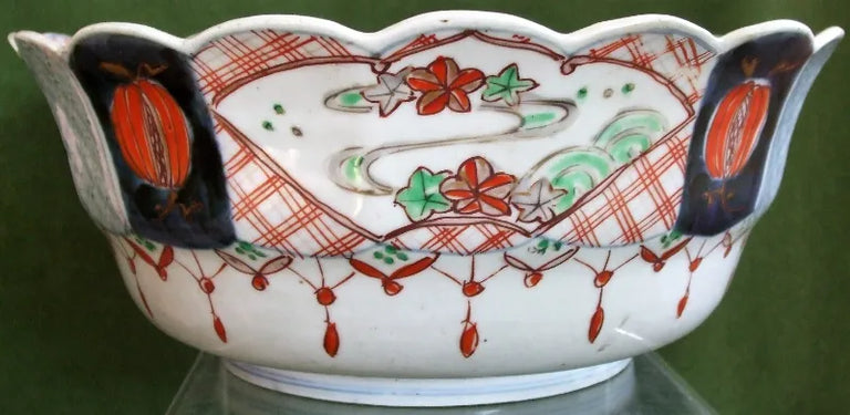 Antique Japanese Imari Scallop Edge Porcelain Bowl