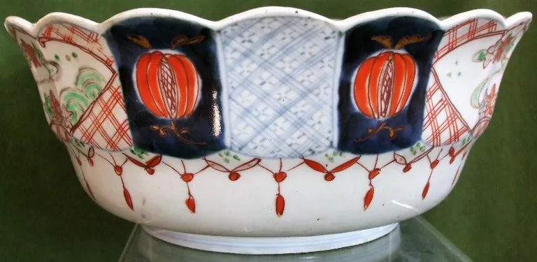 Antique Japanese Imari Scallop Edge Porcelain Bowl