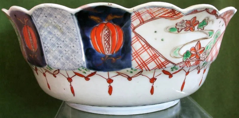 Antique Japanese Imari Scallop Edge Porcelain Bowl