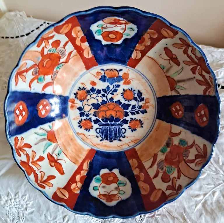 Antique Japanese Meiji Period Imari Scallop Edged Porcelain Bowl