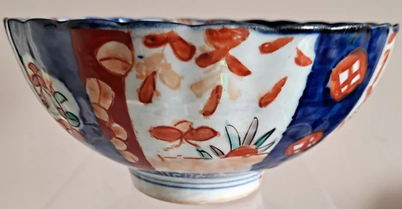 Antique Japanese Meiji Period Imari Scallop Edged Porcelain Bowl