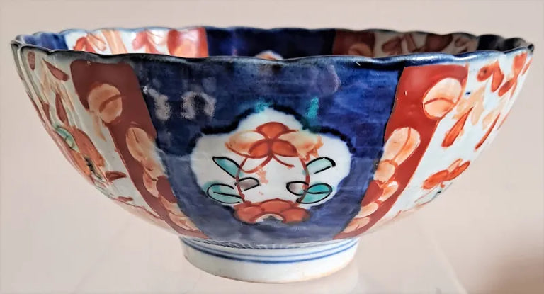 Antique Japanese Meiji Period Imari Scallop Edged Porcelain Bowl