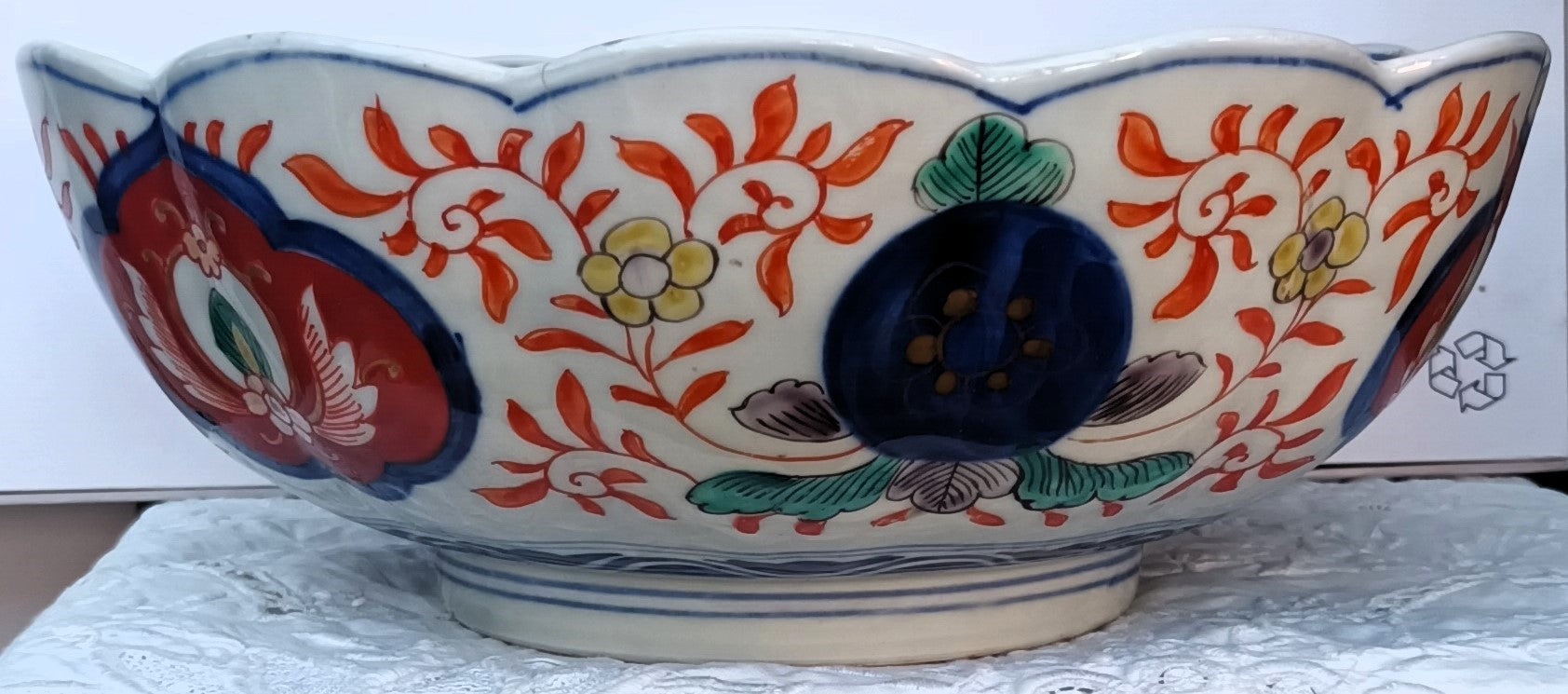 Antique Japanese Meiji Period Imari Scallop Edged Porcelain Bowl