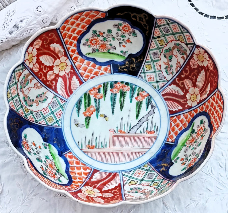 Antique Japanese Meiji Period Imari Scallop Edged Porcelain Bowl