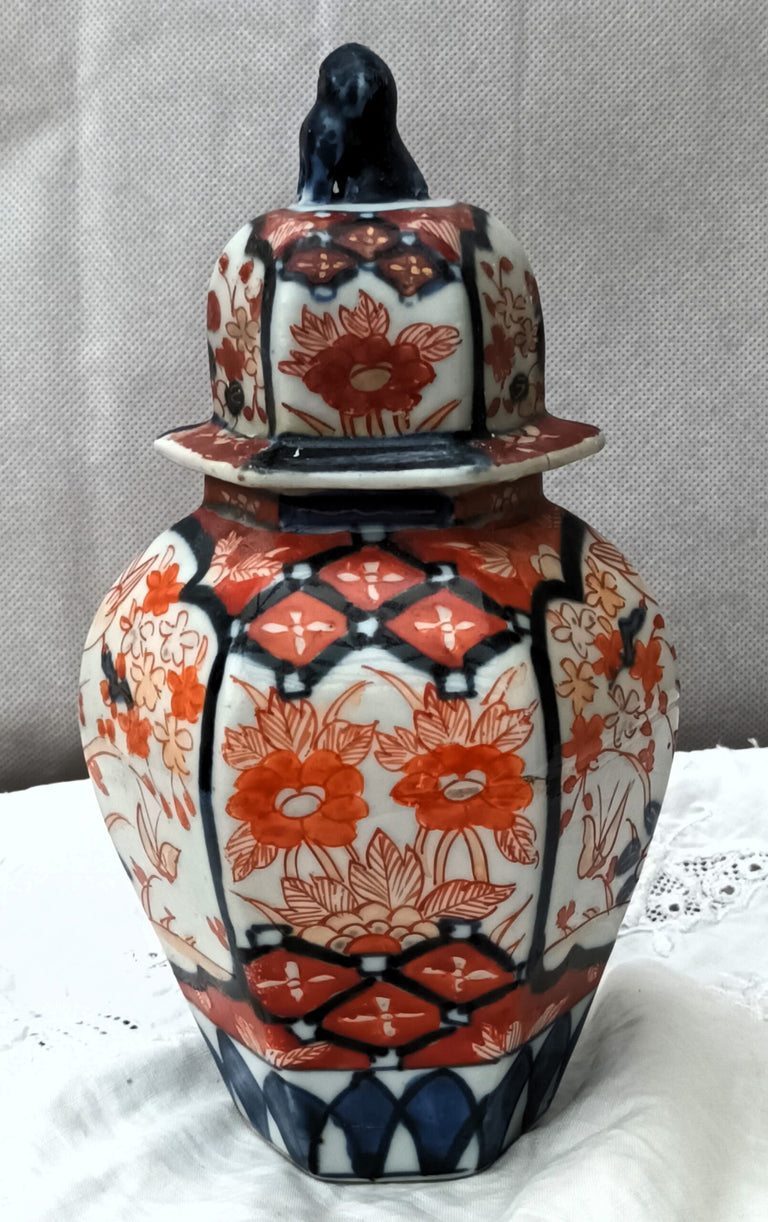 Imari Vase and Cover 3d