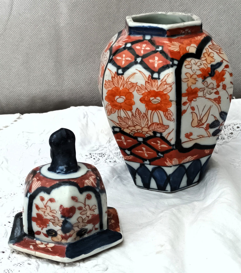 Imari Vase and Cover 3e