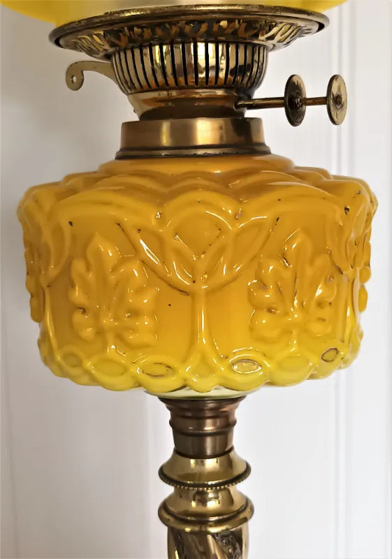 Antique English Victorian Brass Oil Lamp