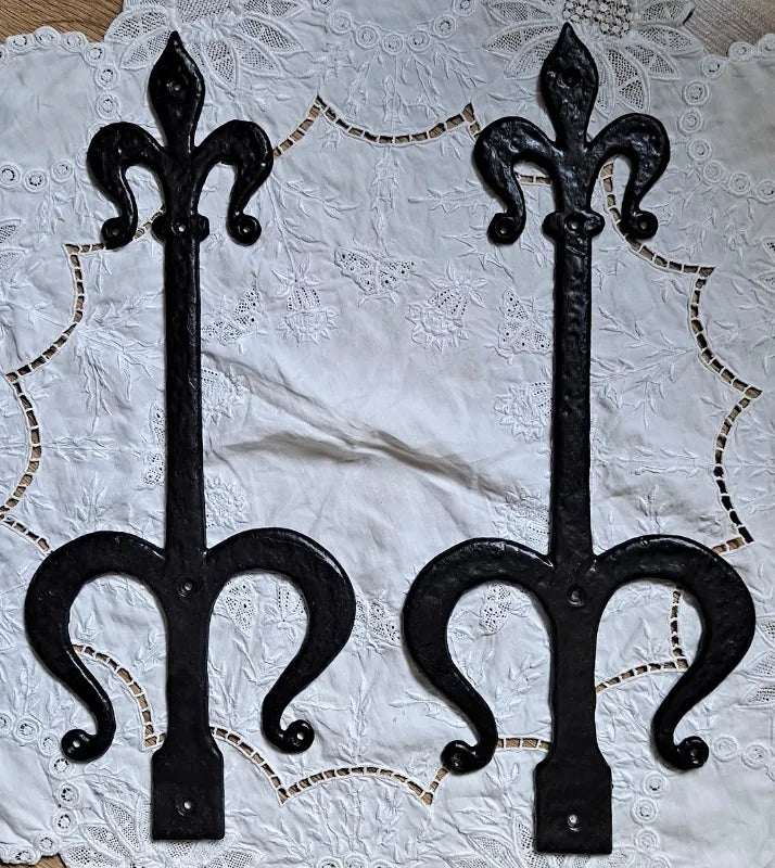 Pair-of-Wrought-Iron-Hinges-2a1050x1177