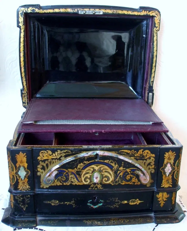 Antique English Victorian Papier-mâché  Ladies Jewellery Casket