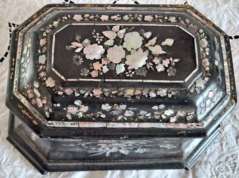 Antique English Victorian Papier-mâché Tea Caddy