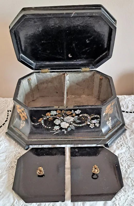 Antique English Victorian Papier-mâché Tea Caddy