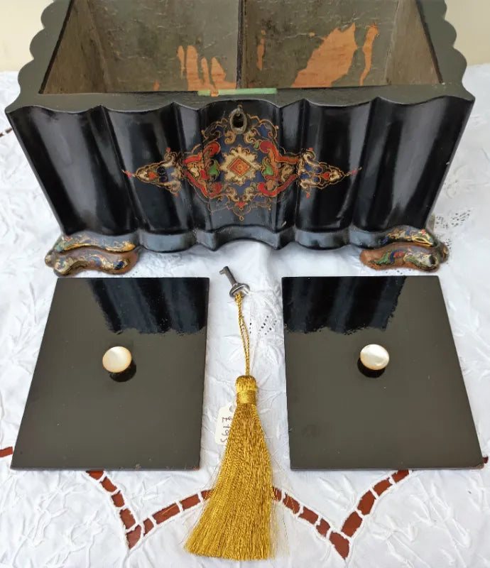 Antique English Victorian Papier-mâché Tea Caddy