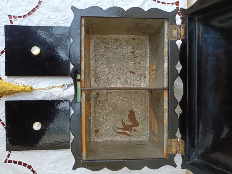 Antique English Victorian Papier-mâché Tea Caddy