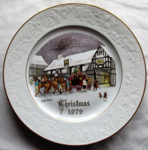 Royal Worcester English Porcelain Plate "Christmas 1979"