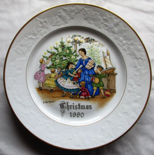 Royal Worcester English Porcelain Plate "Christmas 1980"