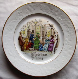 Royal Worcester English Porcelain Plate "Christmas 1981"