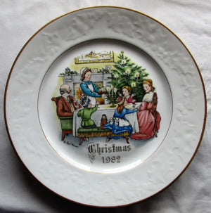 Royal Worcester English Porcelain Plate "Christmas 1982"