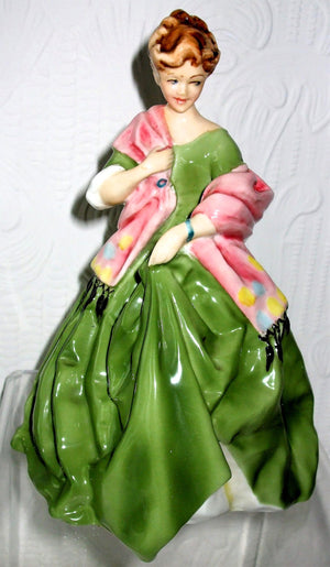 Royal Worcester RW 3629 First Dance 1a