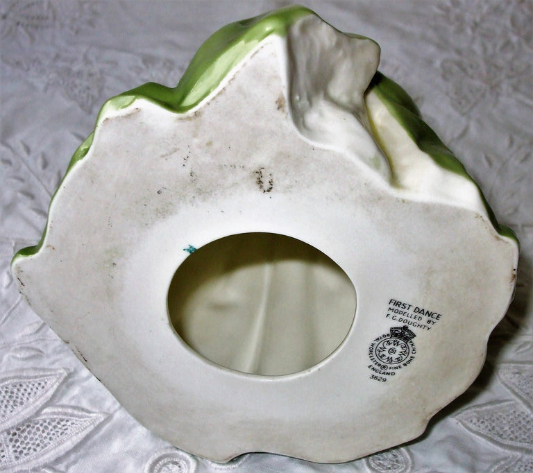 Royal Worcester RW 3629 First Dance 1e