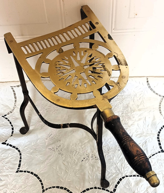 Tripod Trivet 1a