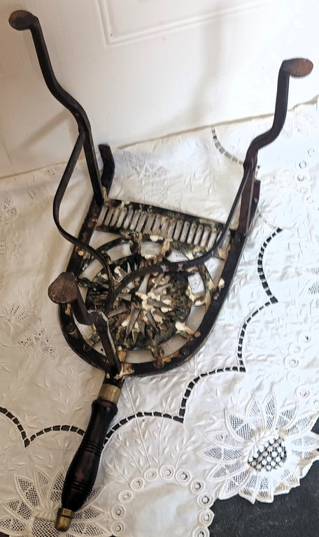 Tripod Trivet 1f