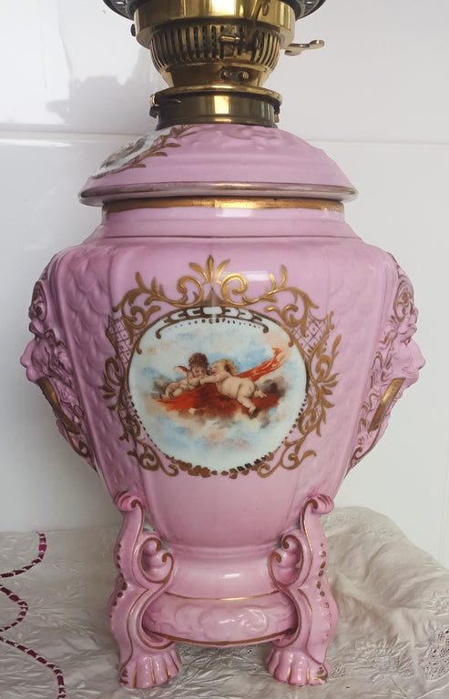 Victoria Carlsberg Oil Lamp 1d