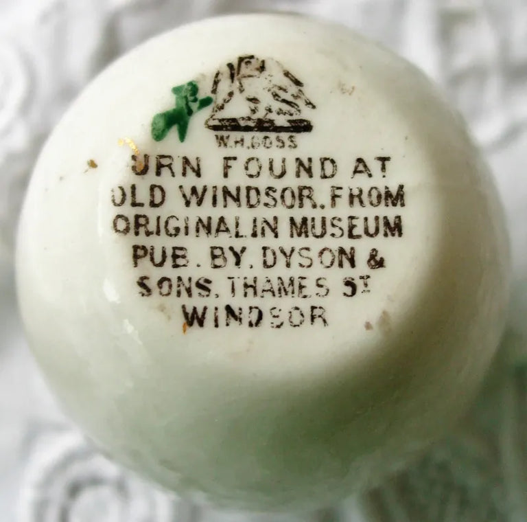 Antique W.H. Goss ~ Windsor Urn ~ A.C.C. No. 299 ~ Windsor ~ * MATCHING ARMS *