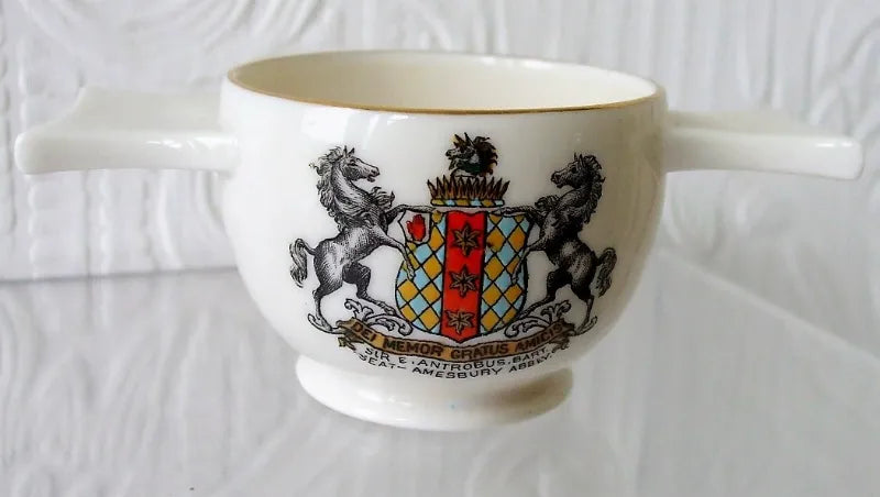 Antique W.H. Goss ~ Frazer { Fort Augustus } Cuach ~ A.C.C. No. 118 ~ Sir E. Antrobus Bart.