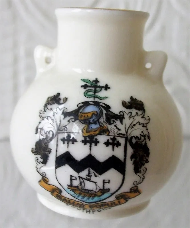 Antique W.H. Goss ~ Southport Vase ~ A.C.C. No. 261 ~ Southport ~ * MATCHING ARMS *